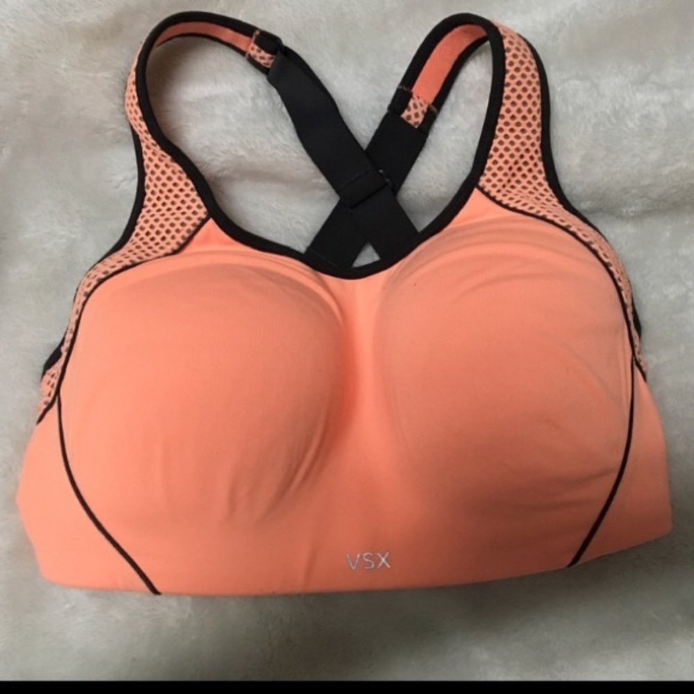 34 DD Victoria Secret Sports Bra in 🍑 color